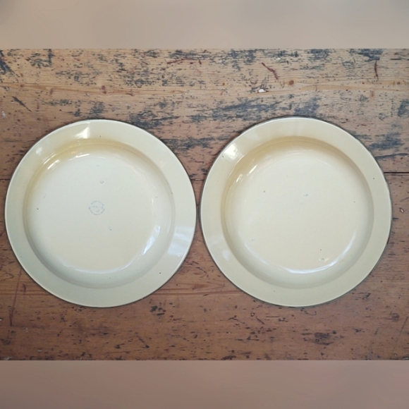 April Cornell vintage enamel metal bowls Set of 2 - Picture 2 of 7